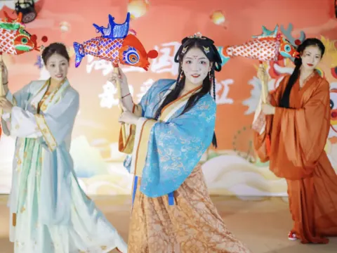 海上彩虹號遊船“夢回伶仃洋”歌舞表演