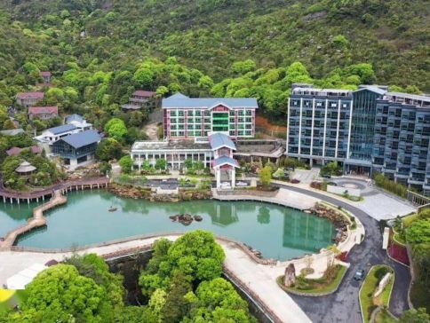 《永安獨家． 韓山硒湖雲頂度假酒店》賞千畝高山茶園、嚐【高山茶皇宴】 保證入住國際品牌~汕尾海迪溫德姆酒店+【酒店自助晚餐】紅海灣遮浪旅遊區(打卡．海上古堡咖啡)汕尾梅州純玩3天團