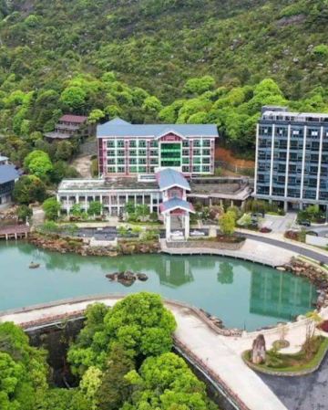 《永安獨家． 韓山硒湖雲頂度假酒店》賞千畝高山茶園、嚐【高山茶皇宴】 保證入住國際品牌~汕尾海迪溫德姆酒店+【酒店自助晚餐】紅海灣遮浪旅遊區(打卡．海上古堡咖啡)汕尾梅州純玩3天團