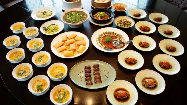 橙蜜汁火焰叉燒+每人一隻花雕酒熟醉蟹(位上)