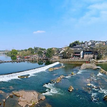 【4鑽】【聖誕限定🎄】重慶渝城奇景、網紅打卡地榮昌5天純玩高鐵團  乘船遊萬靈古鎮、乘船夜遊兩江~祼眼3D賞魔幻巨作、觀看大型震撼馬戲雜技表演《極限快樂2》、體驗重慶輕軌穿樓、磁器口古鎮