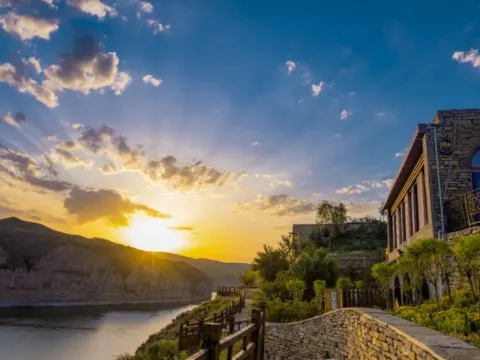 特色體驗：入住黃河大峽谷窯洞炕房