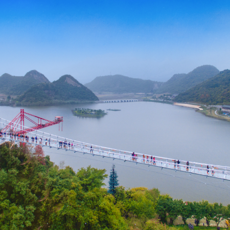 《寶晶宮+天鵝湖水上休閒遊船+湖景玻璃橋》羊城八景「蘿崗香雪公園」「千谷溪~九重飛瀑」保證入住英德棲湖酒店+清遠遠光雅閣酒店【金湯小米原隻海參(位上)+陳皮蒸老虎鉗宴】清遠英德純玩3天團
