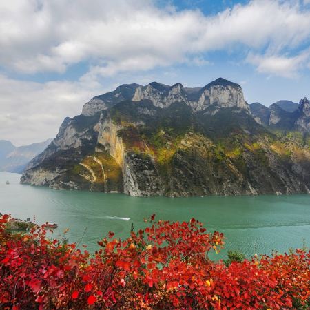 【5鑽】同行優惠~ 永安賞楓專船※世紀榮耀號 《4樓江景露台房》遨遊長江三峽 【🍁獨家專船遨遊長江、親身體驗五級船閘、漫山紅葉畫卷🍁】三峽大壩、葛洲壩、神女溪、白帝城、楚王車馬陣、黃鶴樓 8天之旅