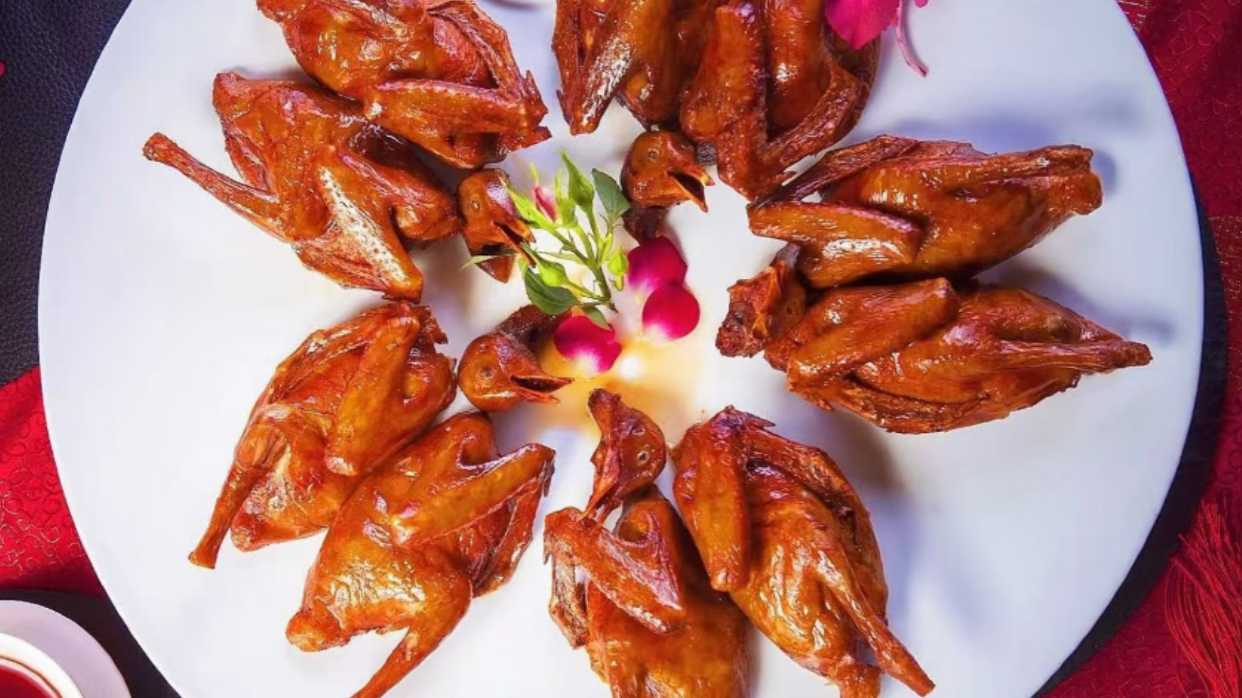 金牌乳鴿每人半隻