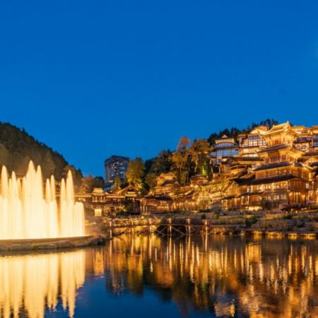 《🥮中秋相約貴州🏮》貴陽、烏江寨、黃果樹 6天純玩高鐵團 烏江寨貴賓專區賞月🌕、聚龍堂肉餅雞中秋團圓晚宴、永安專場村T表演秀、荔波小七孔、黃果樹瀑布、西江千戶苗寨《限定出發：9月22日》