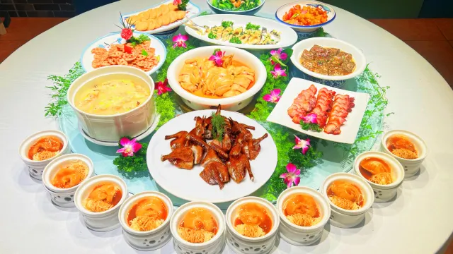 紅燒金鉤翅(位上)(保證每位2兩翅)+正宗紅燒石岐乳鴿(每位半隻)