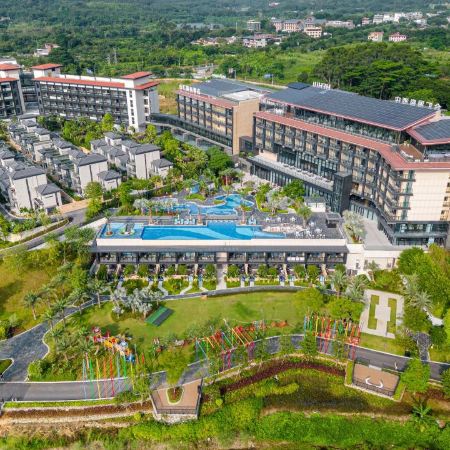 《溫泉養生+親子玩樂》保證入住廣州增城合匯溫泉酒店(獨立私家溫泉泡池觀景露台客房)暢玩水上活動、重本包無限次浸泡室內室外溫泉池、無邊際泳池【酒店海鮮自助晚餐】廣州純玩2天團