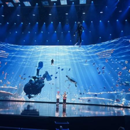 《澳門MACAU“2049”(重本包C區門票)》張藝謀導演．科技與藝術鉅製 保證入住國際品牌~橫琴口岸星樂度希爾頓花園酒店【現開鮮蠔任食+海鮮烤肉火鍋自助餐】【石岐乳鴿飛天十式宴】珠海純玩2天團