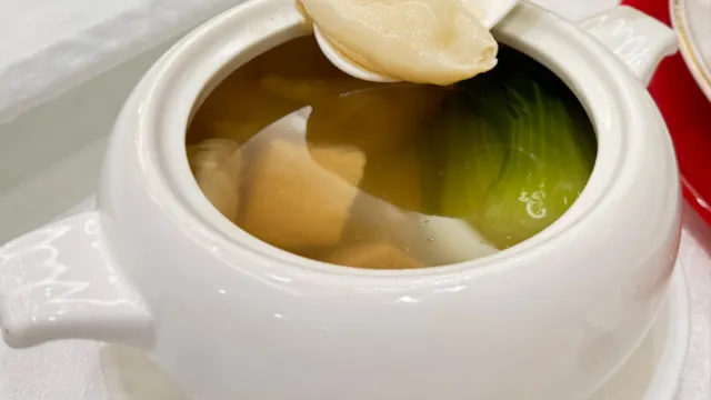 菜膽燉花膠(位上)