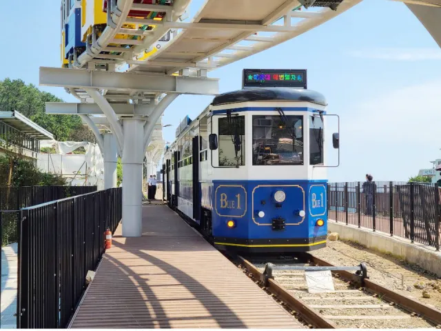 《Haeundae Blueline Park》海岸列車 Beach Train乘搭體驗2