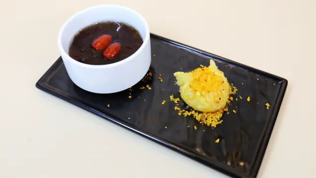 安南子燉天山雪蓮子配避風塘蝦餃