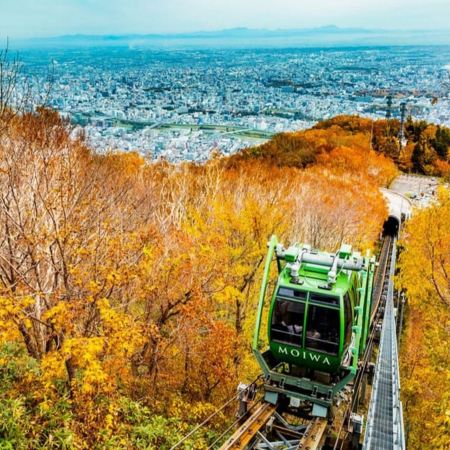 北海道~道央 秋色美景5天之旅  賞紅葉名所(洞爺湖展望台、登別地獄谷、京極湧水公園、藻岩山[包乘登山纜車]、大通公園)、二世古牛奶工房、室蘭地球岬、浪漫小樽運河、1晚溫泉酒店