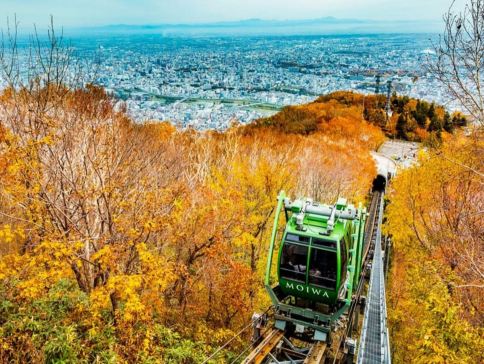 北海道~道央 秋色美景5天之旅  賞紅葉名所(洞爺湖展望台、登別地獄谷、京極湧水公園、藻岩山[包乘登山纜車]、大通公園)、二世古牛奶工房、室蘭地球岬、浪漫小樽運河、1晚溫泉酒店