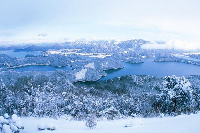 三方五湖彩虹山頂公園