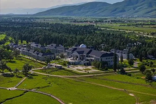 那拉提金陵山莊