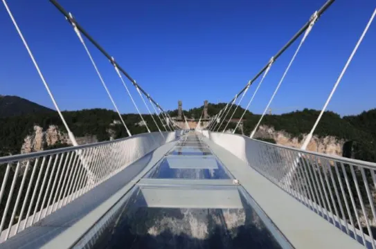張家界大峽谷玻璃橋〜雲天渡