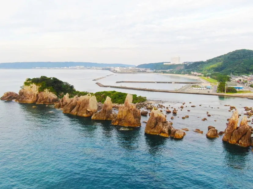橋杭岩