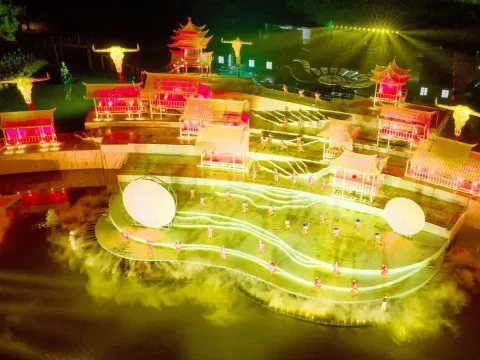 鳳凰樂土·山水麗人