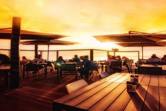 沿海餐廳THE TUG RESTAURANT