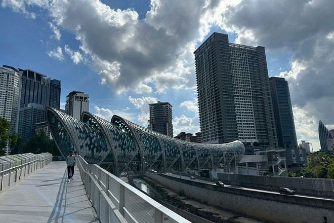 莎羅馬行人天橋KL Saloma Link Bridge