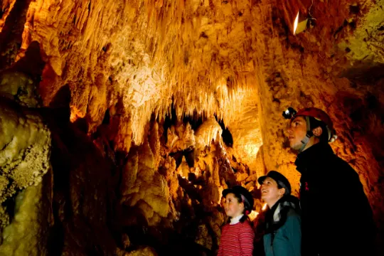 懷托摩鐘乳石洞