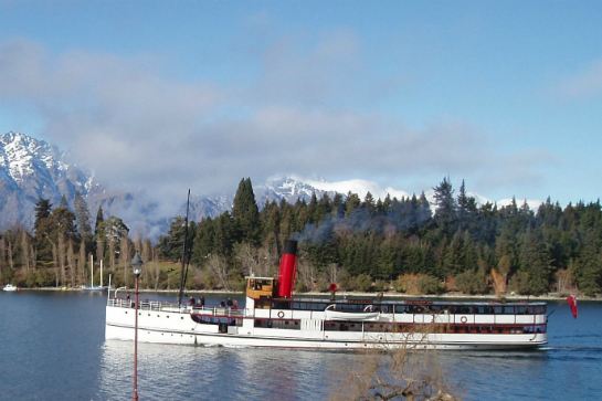 厄恩斯勞號百年蒸汽船