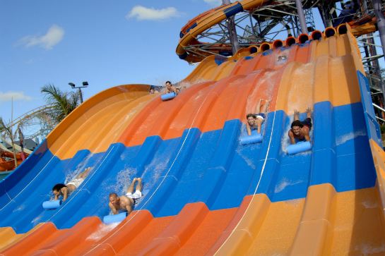 激浪世界水上樂園