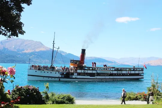 厄恩斯勞號百年蒸汽船