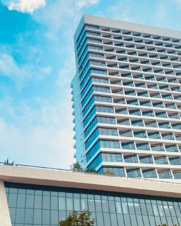 《潮玩攻略+璀璨天燈夜+高鐵》連續2晚入住汕頭白天鵝酒店(約500呎豪華海景客房) 潮遊古城、千年古城「龍湖古寨」【獅頭鵝全鵝宴】【任食一人一鍋金牌牛肉火鍋宴】潮州純玩加班3天團