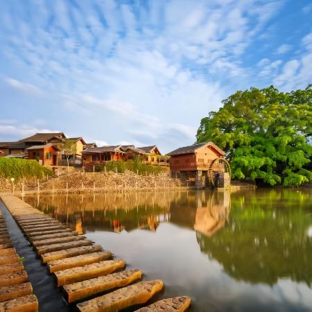 【5鑽】廈門、漳州、南靖雙土樓4天高鐵休閒之旅  南靖土樓群、原生態土樓王國~梅林古鎮、雲水謠古鎮官洋村、《世界文化遺產》鼓浪嶼、漳州古城、體驗DIY小土樓模型、全程住宿豪華國際品牌酒店