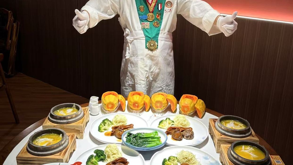 （堂做位上）金湯石鍋翅（保證每人3両魚翅）+黃金鮑魚扣鵝掌（位上）