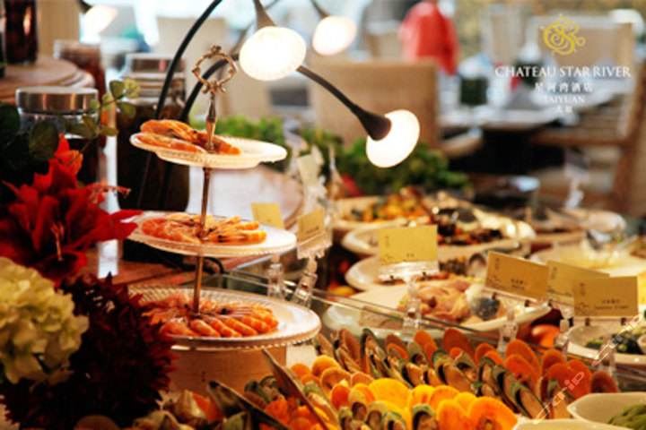 酒店國際美食自助晚餐