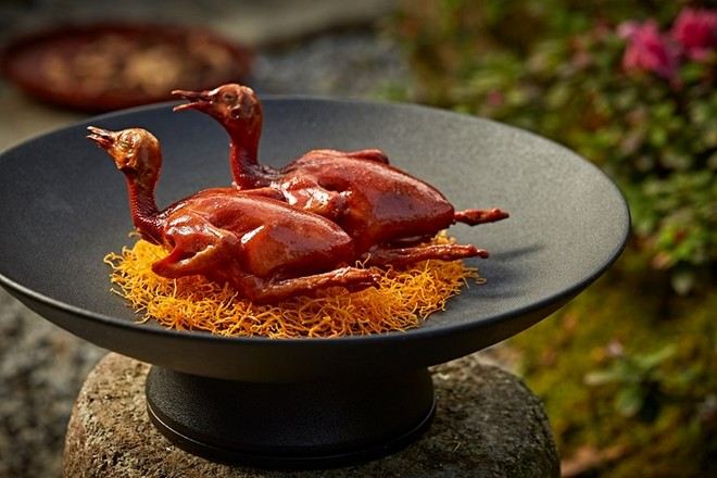 牡丹亭午宴~脆皮乳鴿