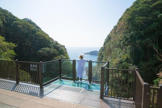 柱狀節理岩馬背玻璃展望台