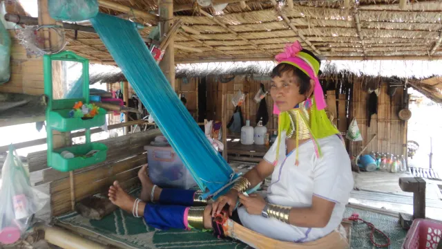 一睹神祕長頸族