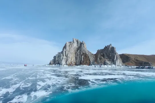 奧利洪島(莎曼卡岩山)