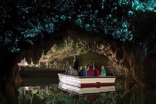 懷托摩鐘乳石及螢火蟲洞