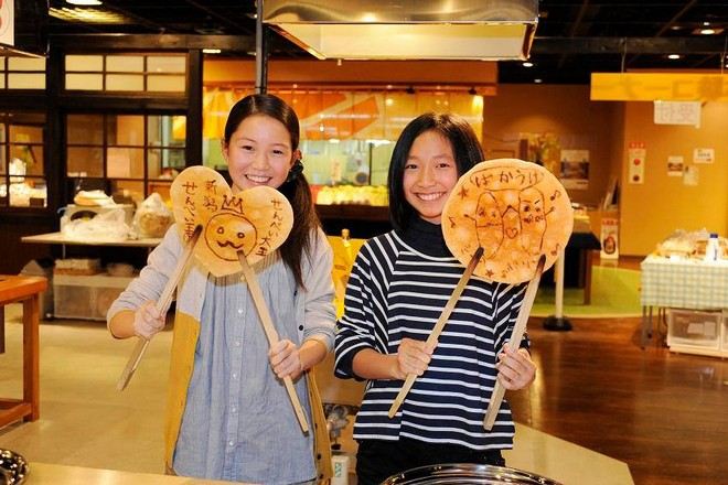 DIY巨型仙貝煎餅體驗