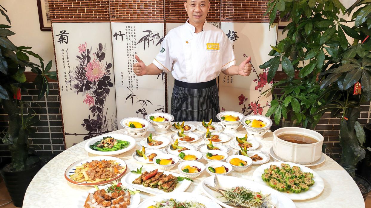 (位上)貝貝瓜燴鮑魚 +(位上)紅腰豆燴花膠宴