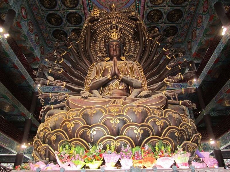 12米高的千手千眼觀世音菩薩銅像