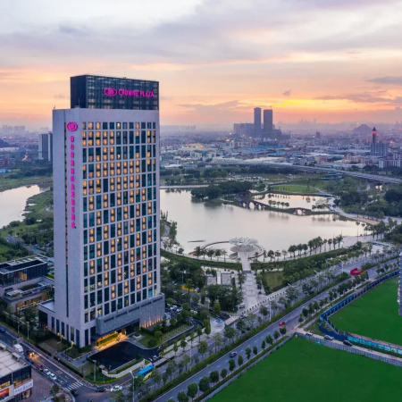 《美食盛宴》【黑松露鮑魚扣花膠(位上)+十五年陳皮燉肉汁湯宴】【豬肚鳳包魚翅+(位上)過橋東星斑宴】保證入住國際品牌南海利泰皇冠假日酒店 暢遊「嶺南新天地」「逢簡水鄉」南海佛山美食純玩2天團