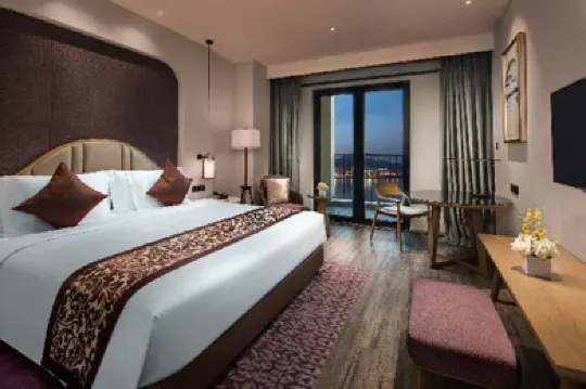 東方影都皇冠假日酒店