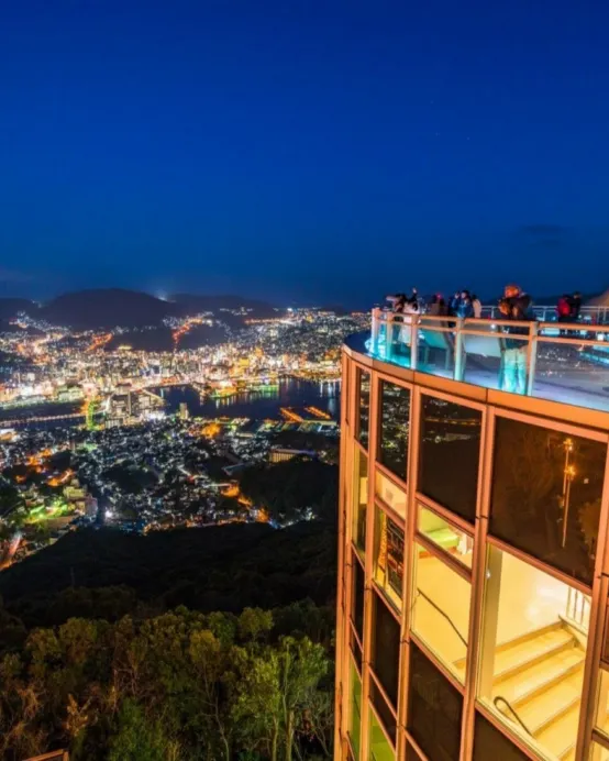 長崎、福岡 特色美景5天冬日溫泉之旅 稻佐山展望台(乘玻璃列車/登山纜車、日本新三大夜景)、九重夢吊橋、由布院溫泉街、夢幻湖泊~金鱗湖、「日本三大八幡神社」筥崎宮、「米芝蓮景點推介」太宰府~天滿宮