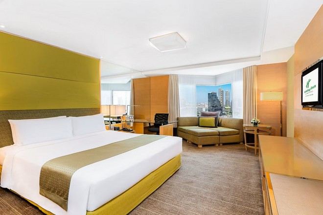 Holiday Inn Bangkok Silom
