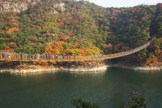 堤川玉筍峰吊橋