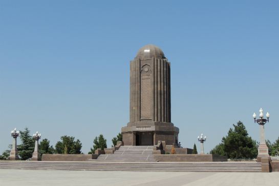 尼紮米墓及博物館