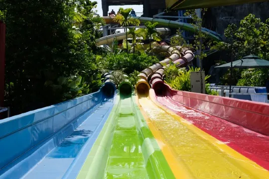 全新水上樂園 Gamuda Cove SplashMania