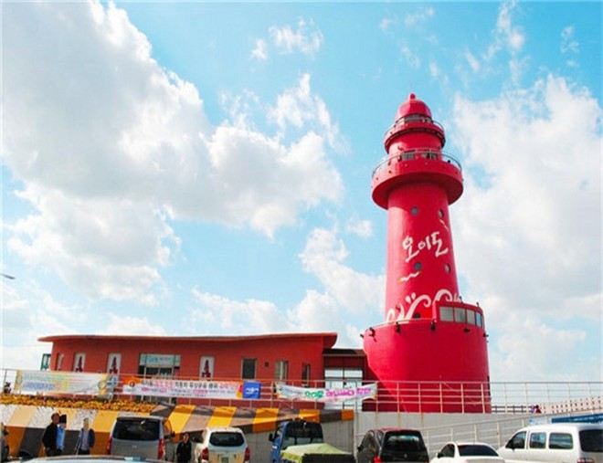 烏耳島 紅色燈塔