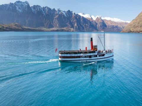 厄恩斯勞號百年蒸汽船